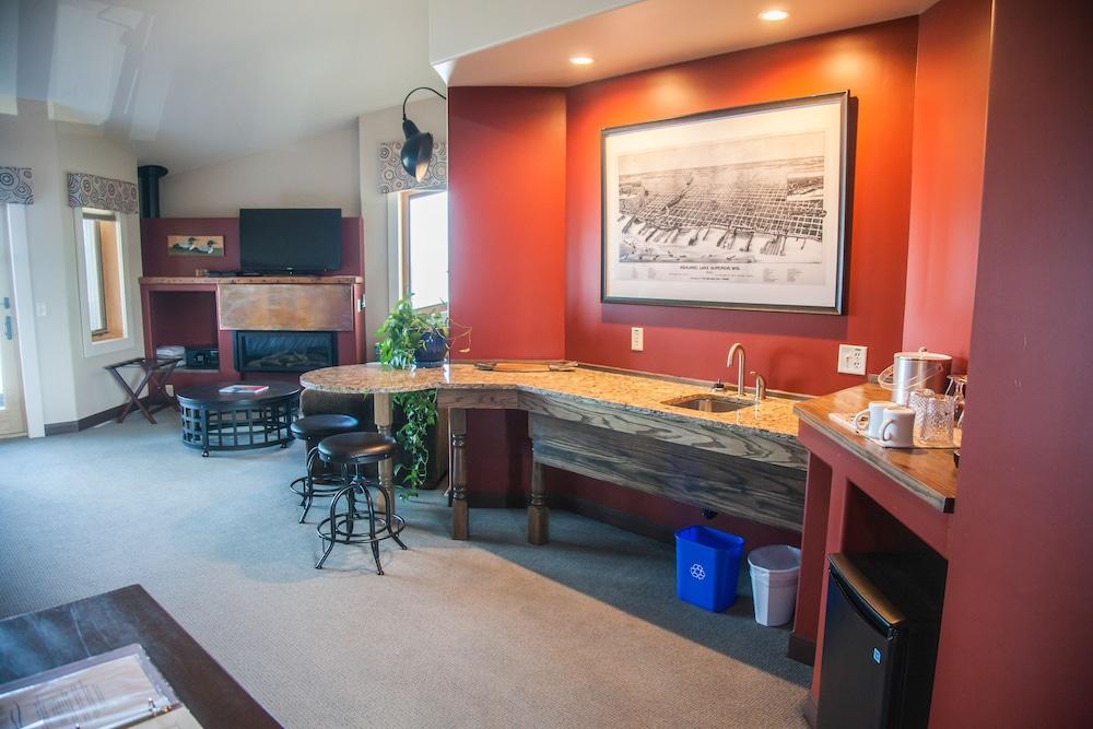 Blue Wave Inn photo 45