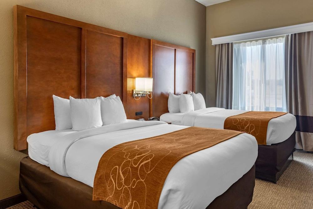 Comfort Suites Batesville photo 20