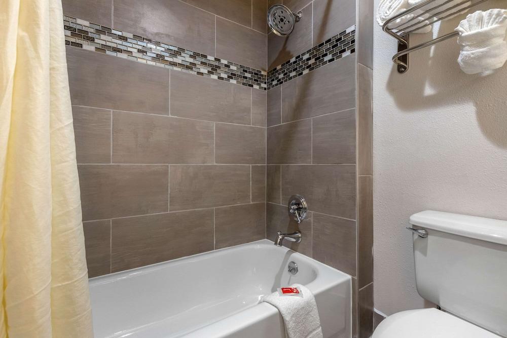 Econo Lodge at the University photo 43