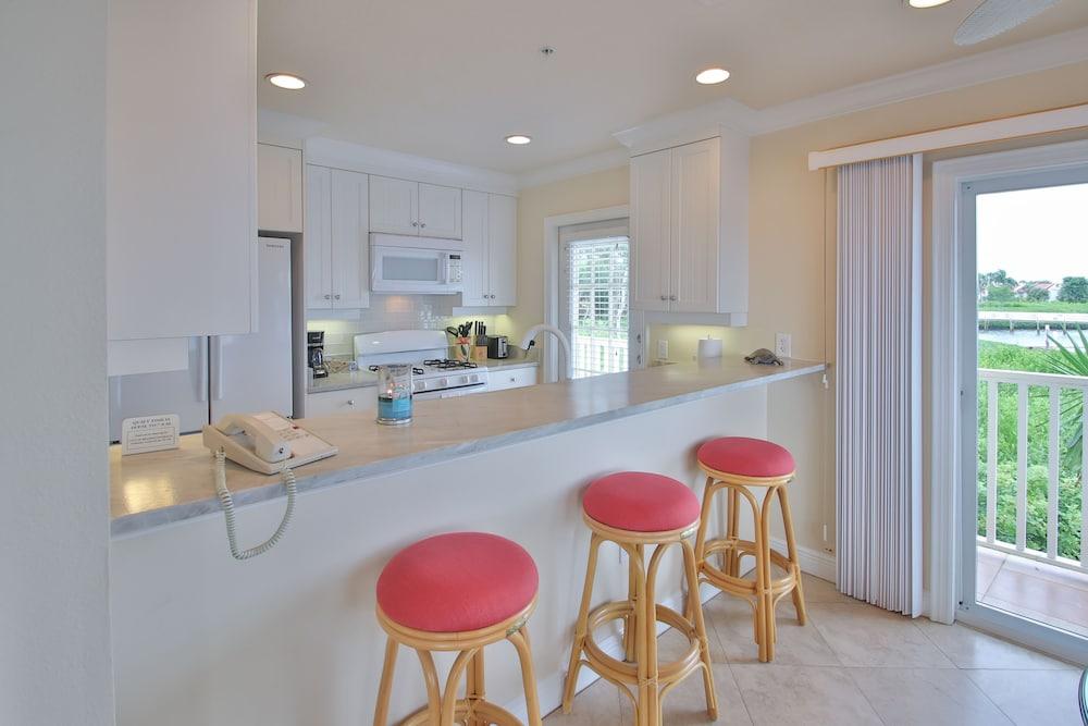 Tortuga Inn Beach Resort photo 5