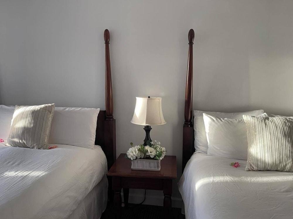 2417 at Lihue Oceanfront Resort photo 5