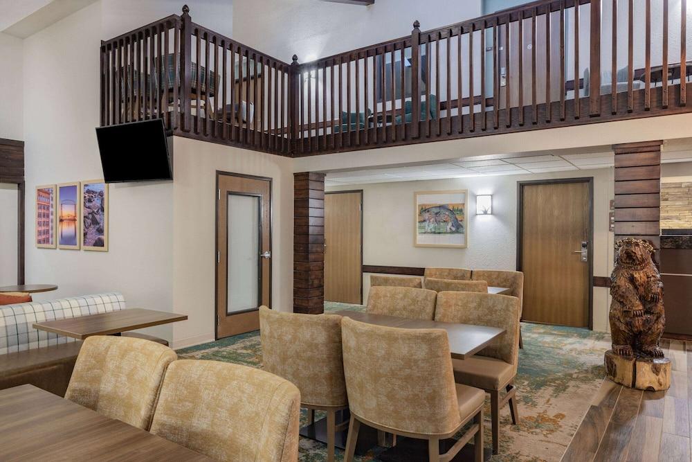 AmericInn by Wyndham Duluth South Black Woods Event Center photo 28