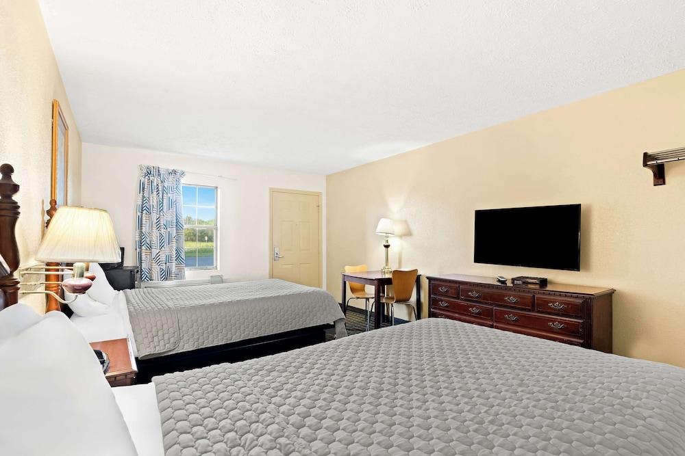 Americas Best Value Inn & Suites Mt. Pleasant photo 16