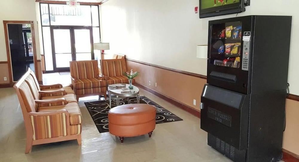 Red Carpet Inn & Suites photo 2