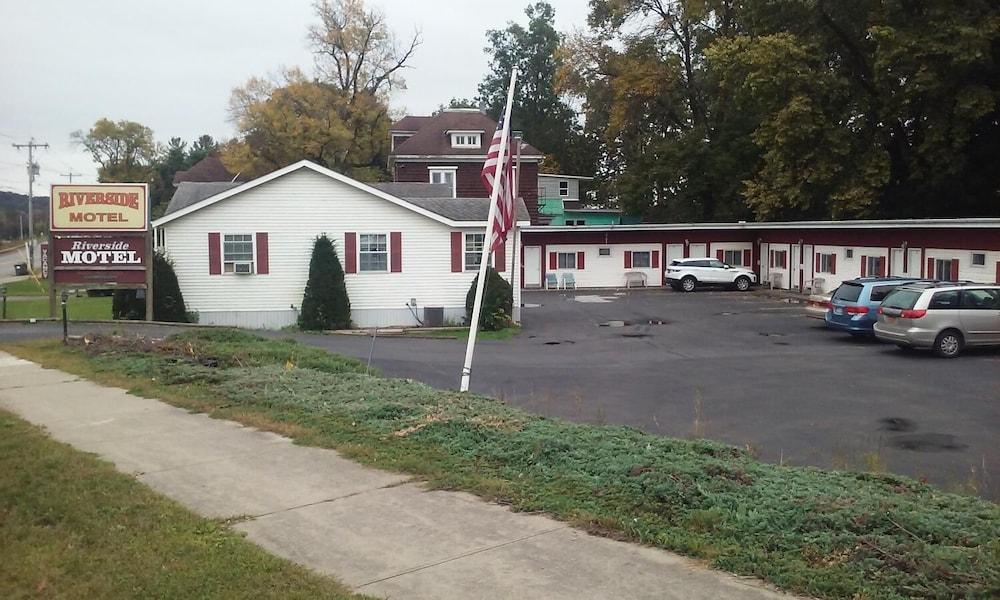 Riverside Motel photo 1
