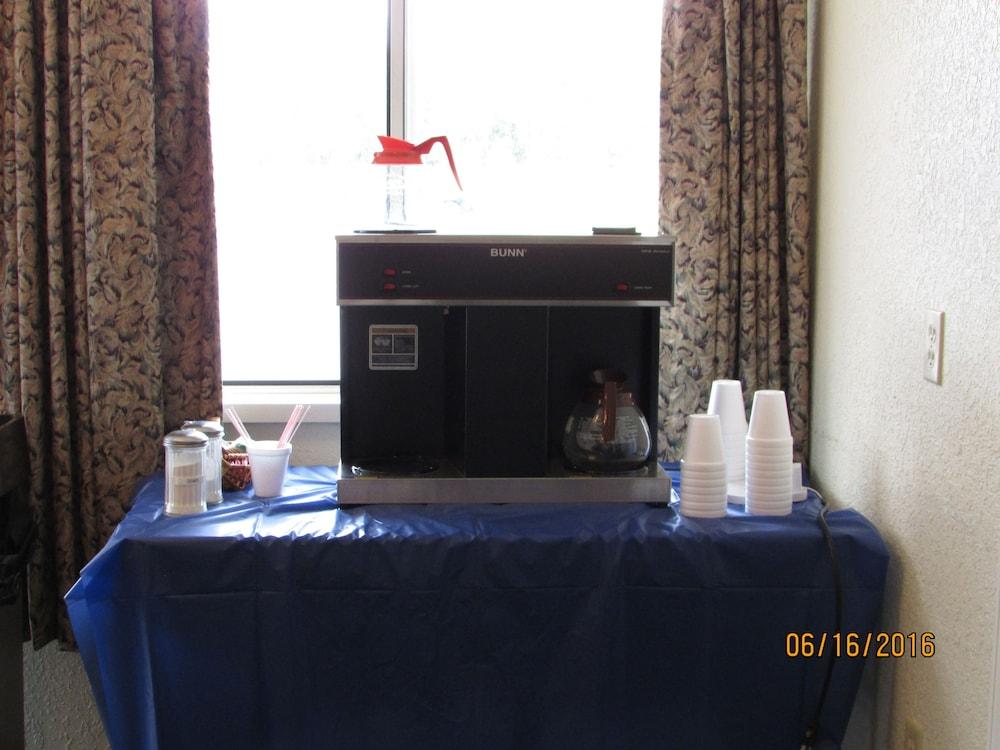 Great Lakes Inn photo 14