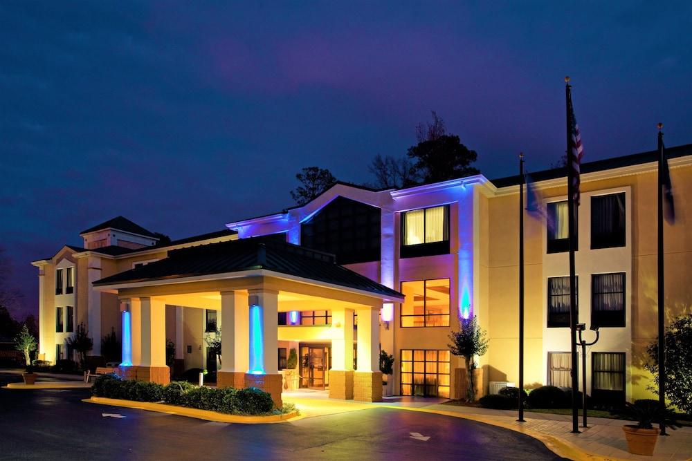 Lexington Inn and Suites photo 26
