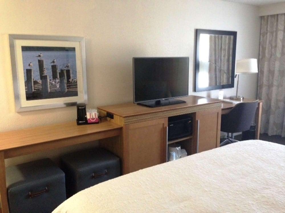 Hampton Inn Tampa/Rocky Point-Airport photo 9
