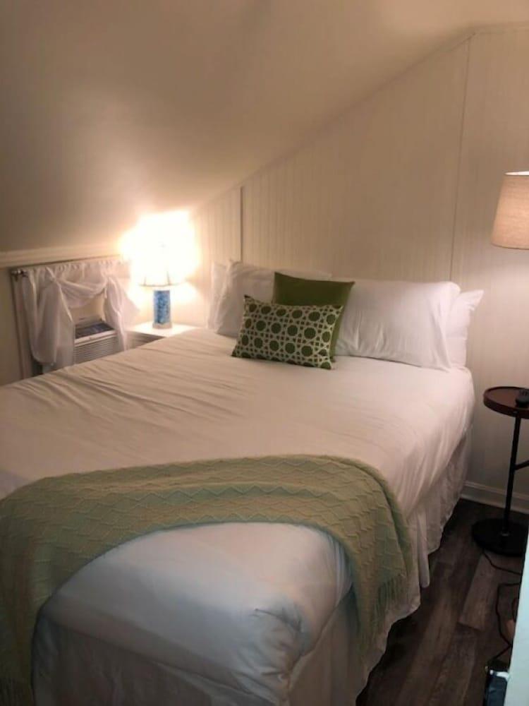 Ocean Glass Inn photo 46