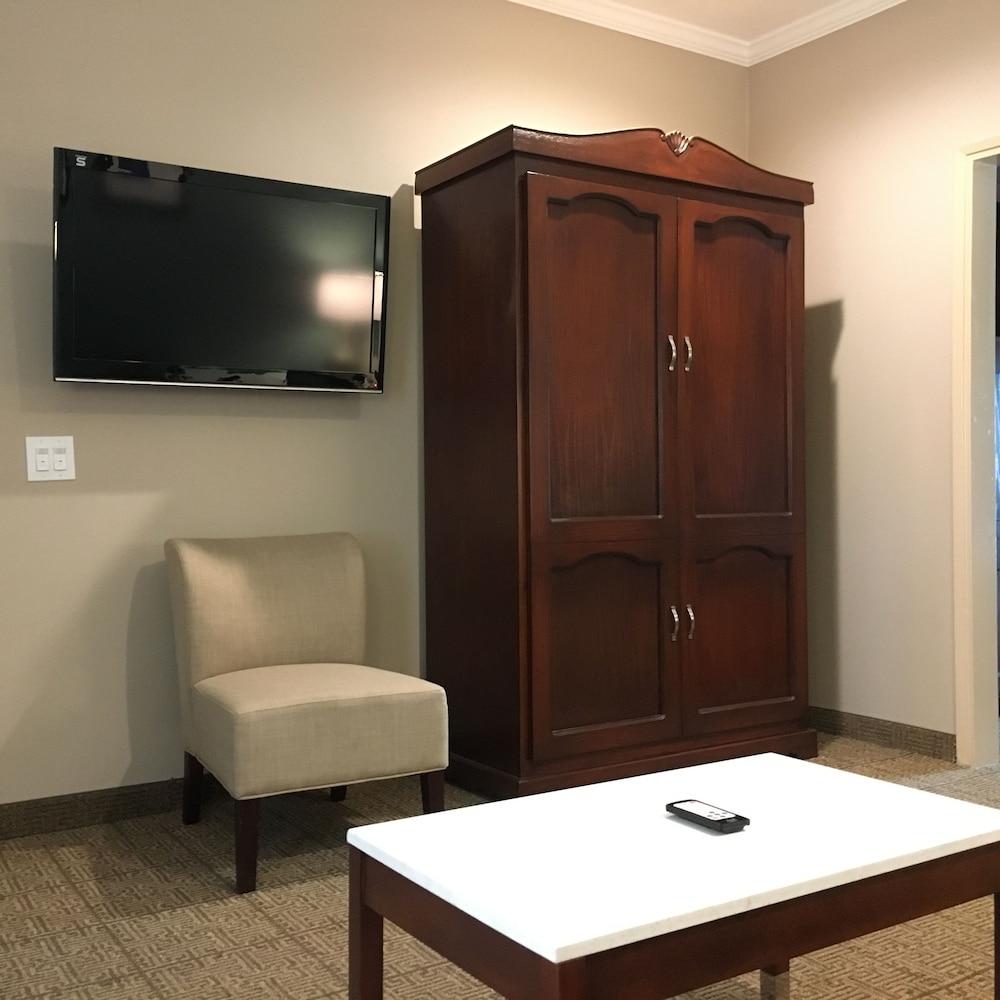 MainStay Suites John Wayne Airport by Choice Hotels photo 84