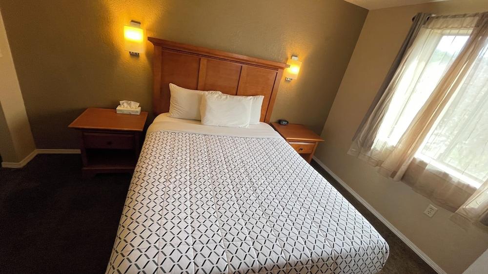 Morgan Inn And Suites photo 13