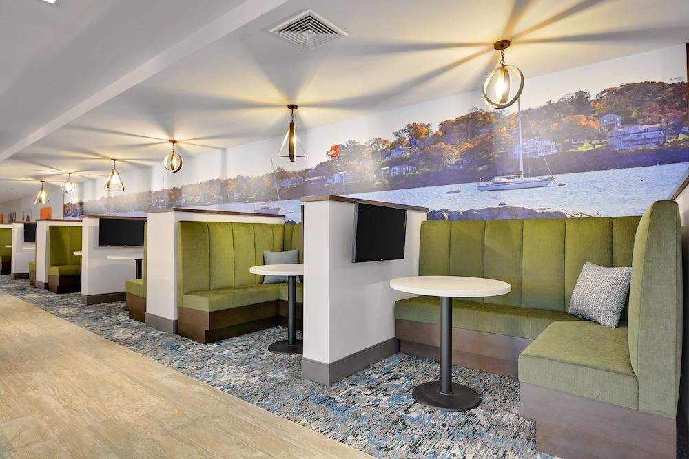 Hampton Inn Salem Boston photo 34