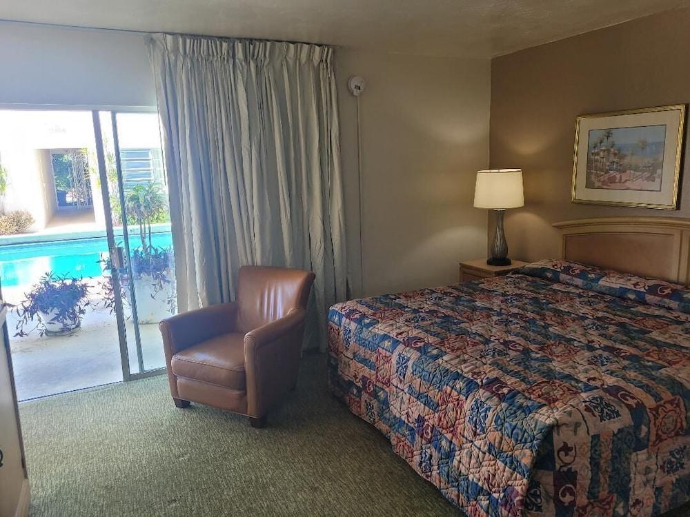 Queens Lodge Motel photo 3