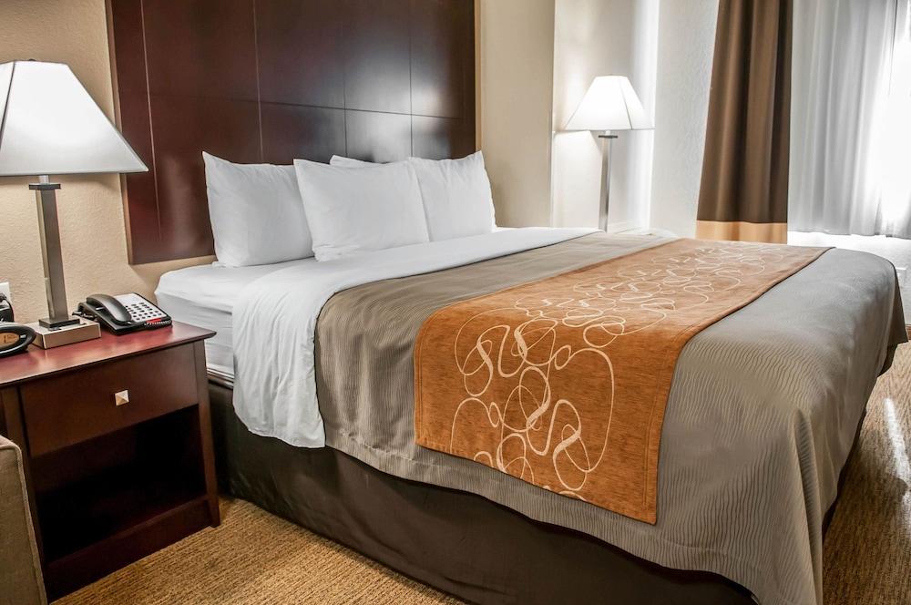 Comfort Suites Albuquerque/North Journal Center photo 31