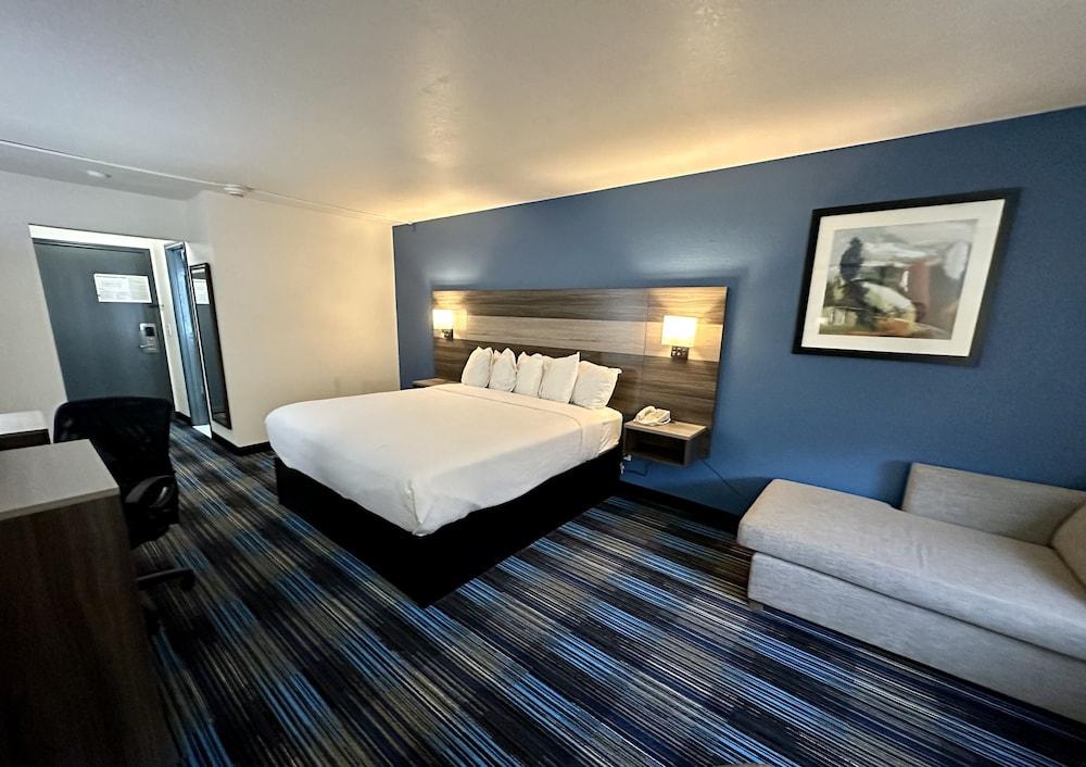 Baymont by Wyndham Kansas City KU Medical Center photo 5
