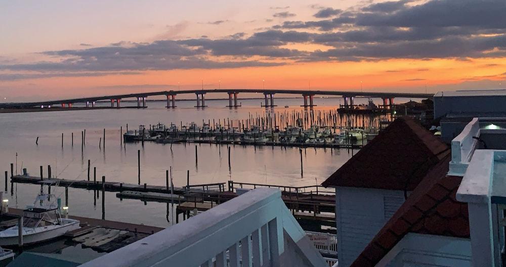 Tavern on the Bay Hotel & Marina photo 21