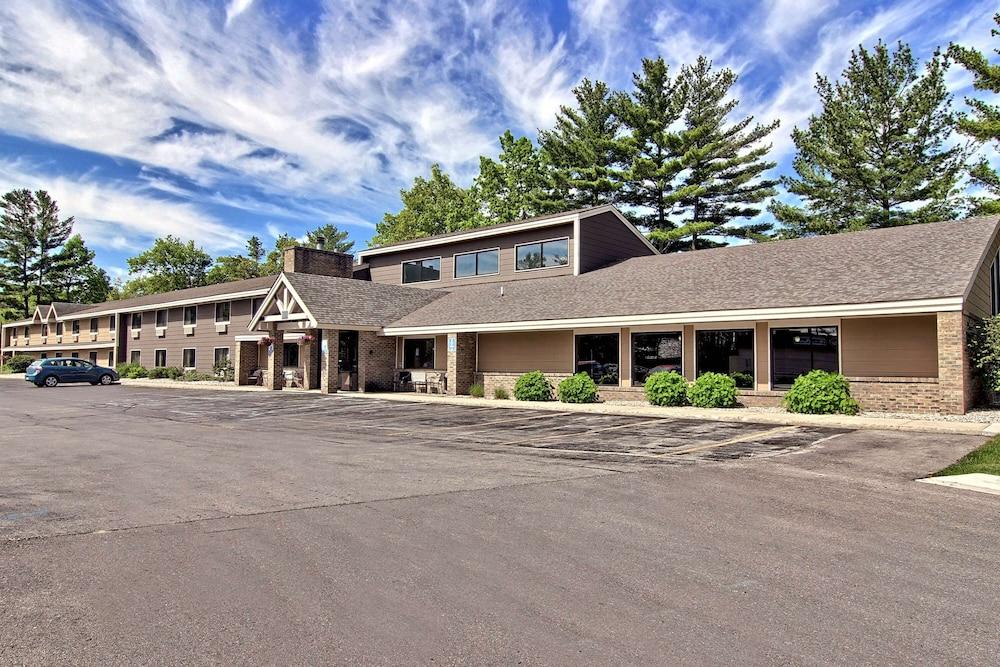 Blossom Hotel & Suites Traverse City photo 4