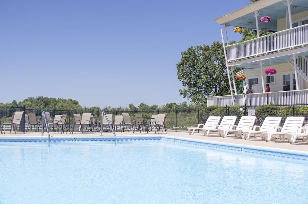Sun N Sand Resort photo 2