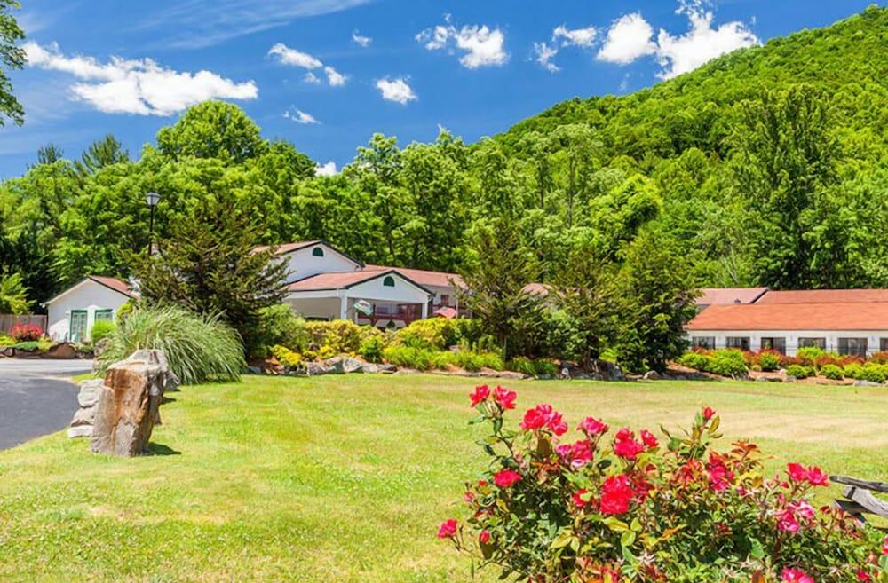 Maggie Valley Creekside Lodge photo 11