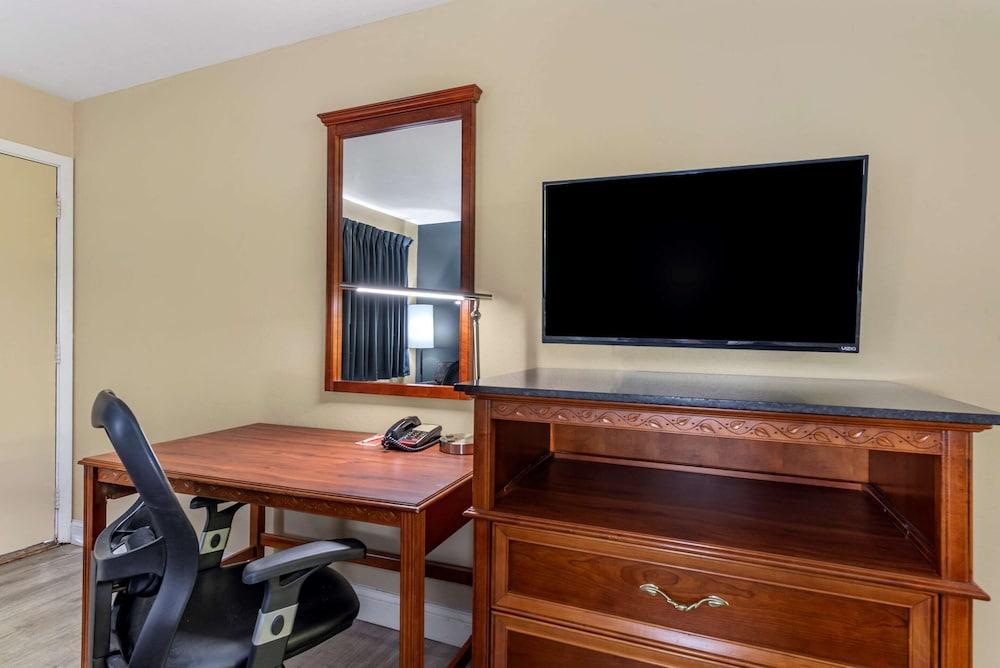 Econo Lodge Erlanger - Cincinnati Airport photo 15