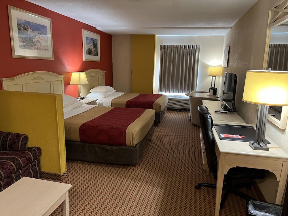 Econo Lodge Inn & Suites Walnut photo 23
