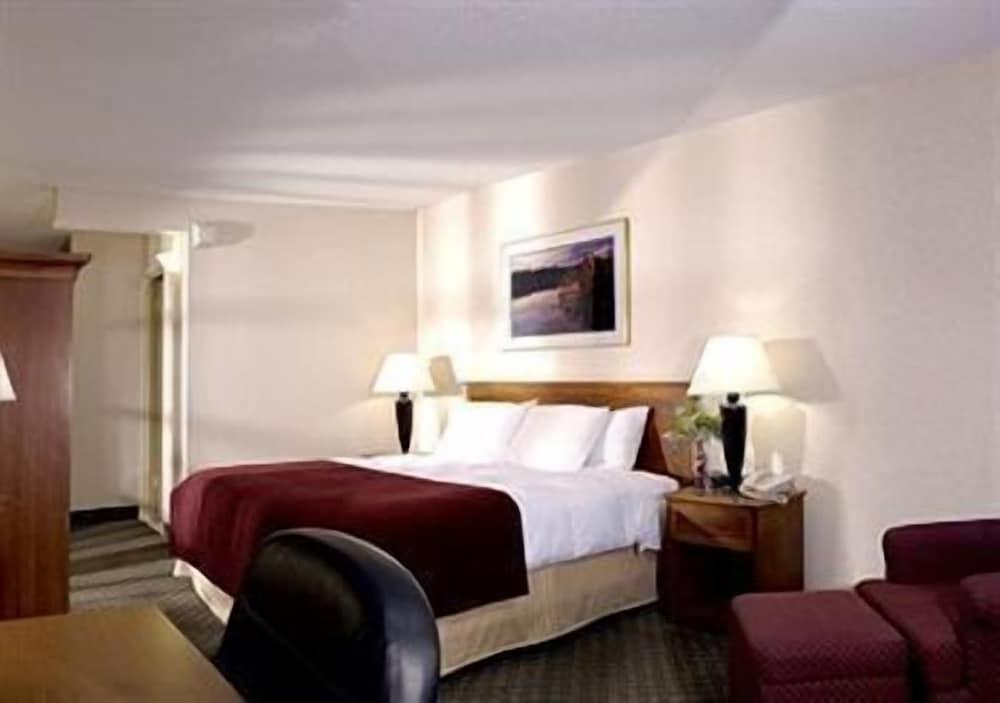 Travelers Inn photo 14