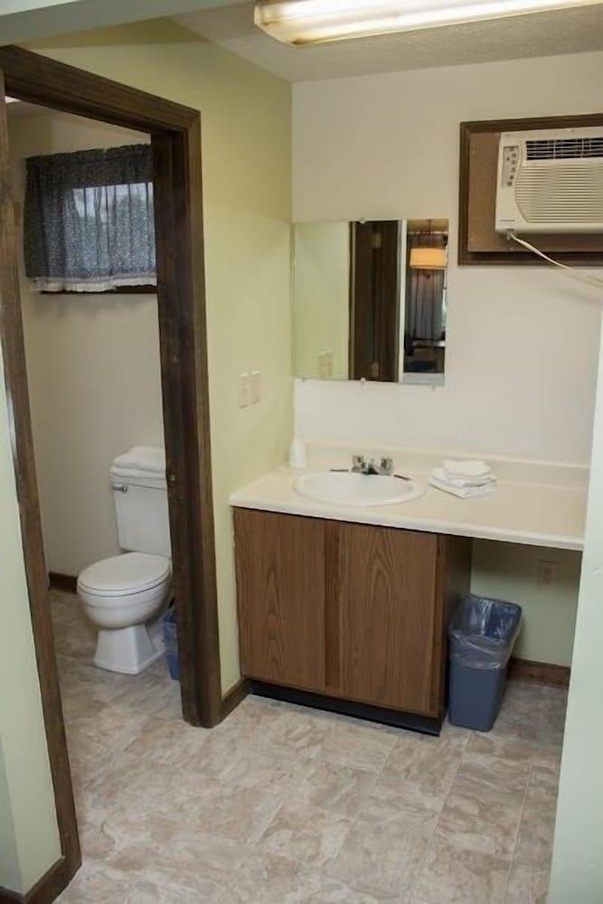 The Villager Motel photo 34