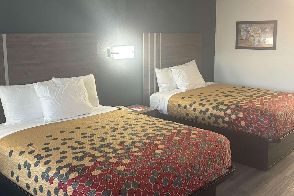 Econo Lodge Calhoun South photo 8