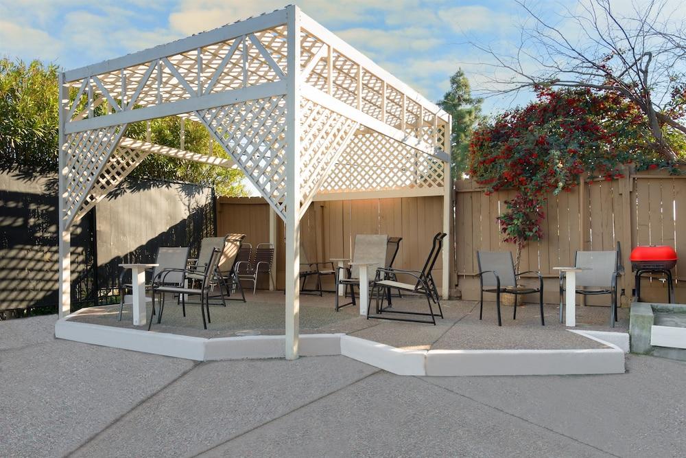 Days Inn by Wyndham Pinole Berkeley photo 16