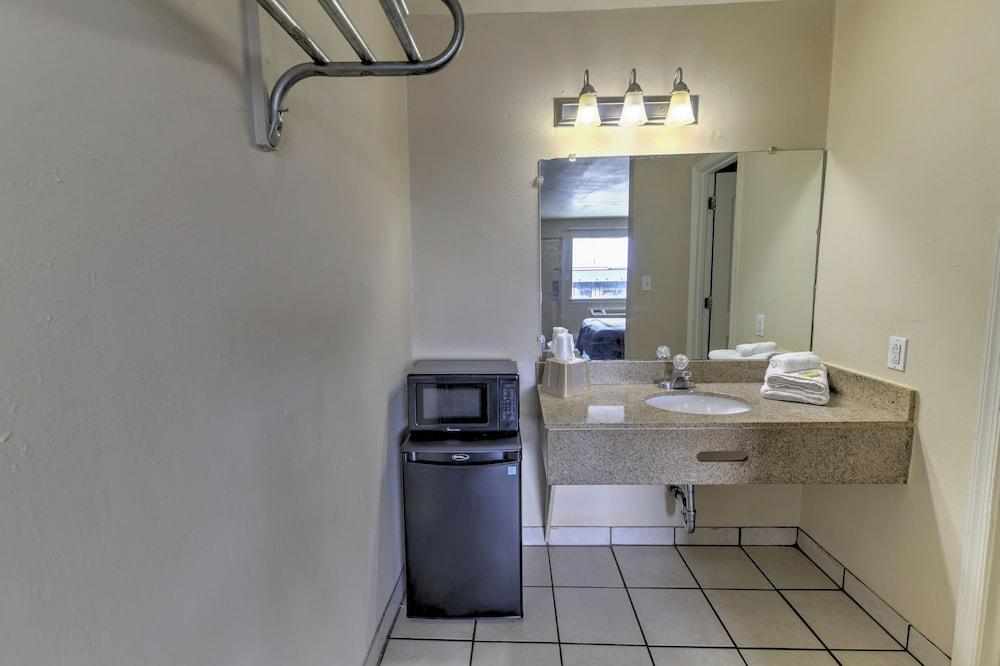 Budget Lodge photo 20