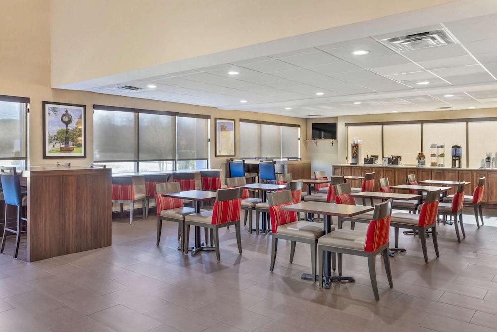Comfort Suites Wilson I-95 photo 26