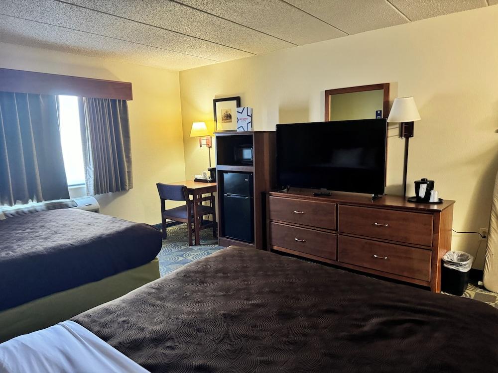 AmericInn by Wyndham Kewanee photo 27