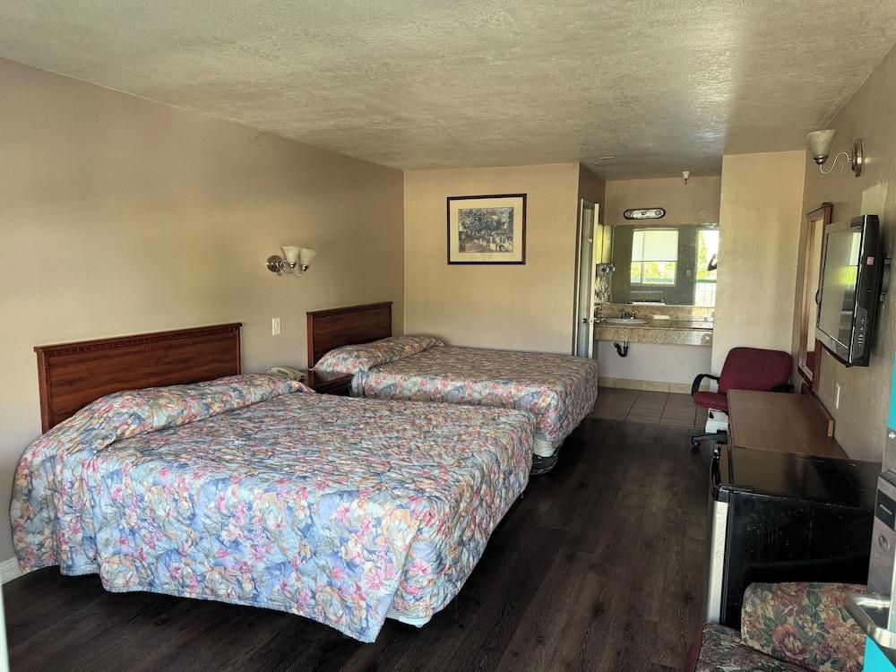 Royale Inn Motel photo 3