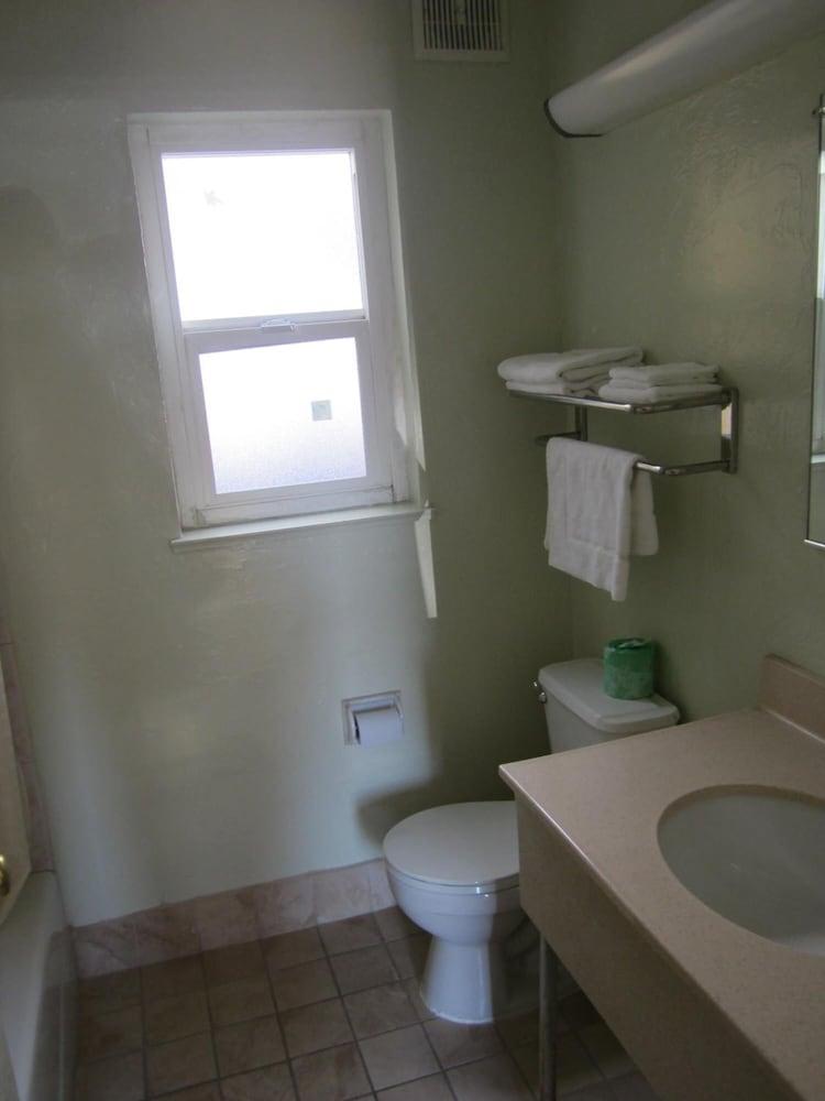 Civic Center Lodge photo 24