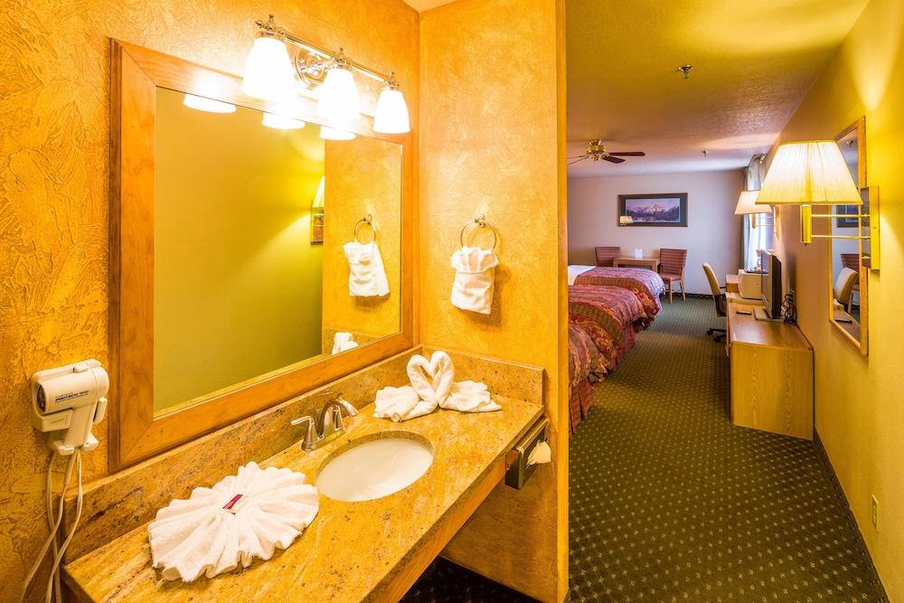 Alpine Inn & Suites photo 21