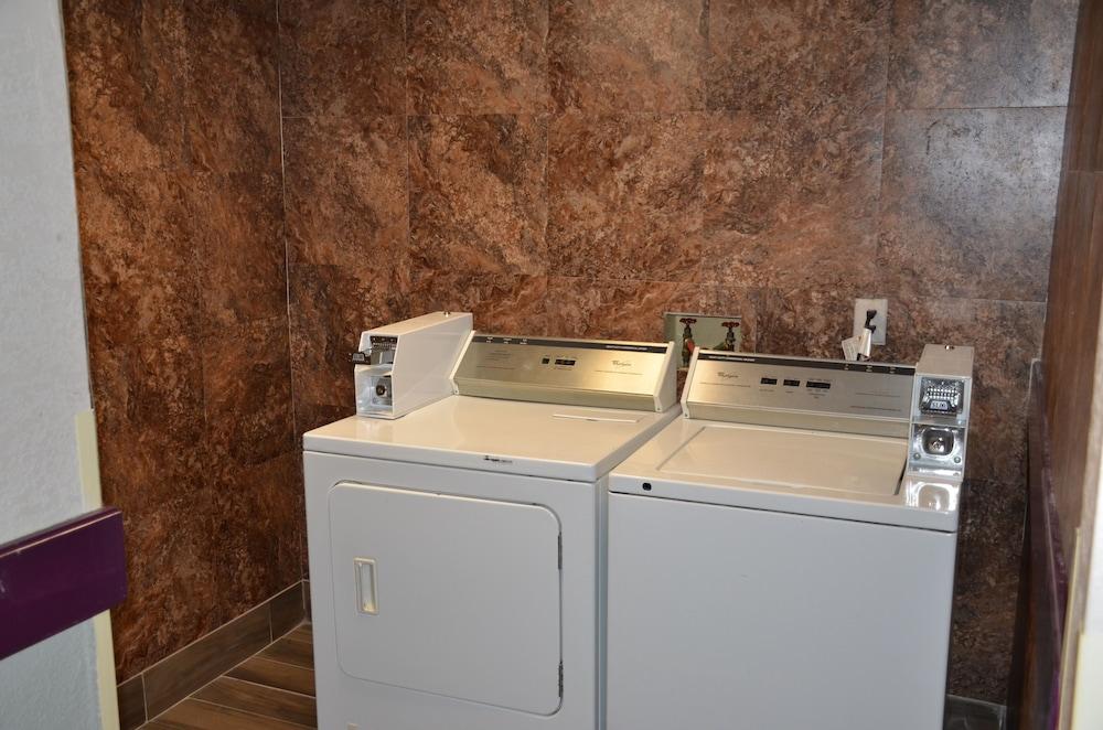 Days Inn by Wyndham Southern Hills/ORU photo 56