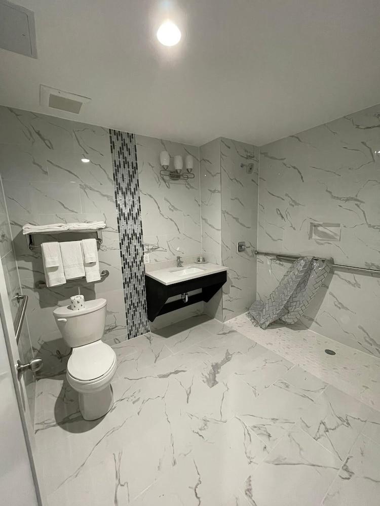 Thatford Hotel photo 12