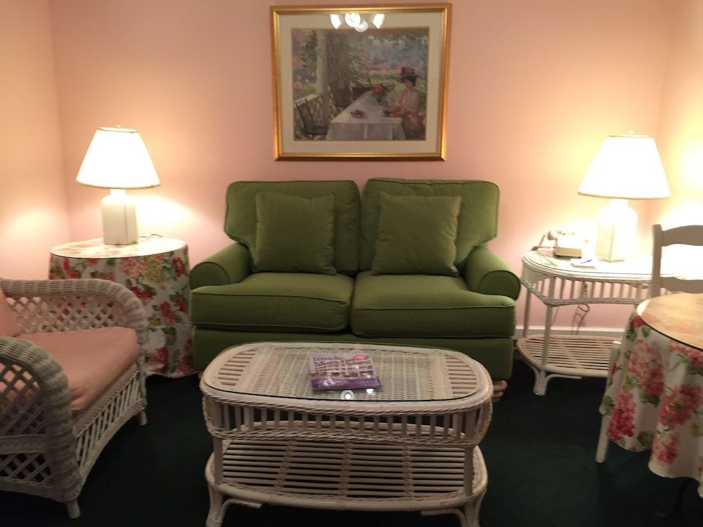 Lilac Tree Suites photo 11