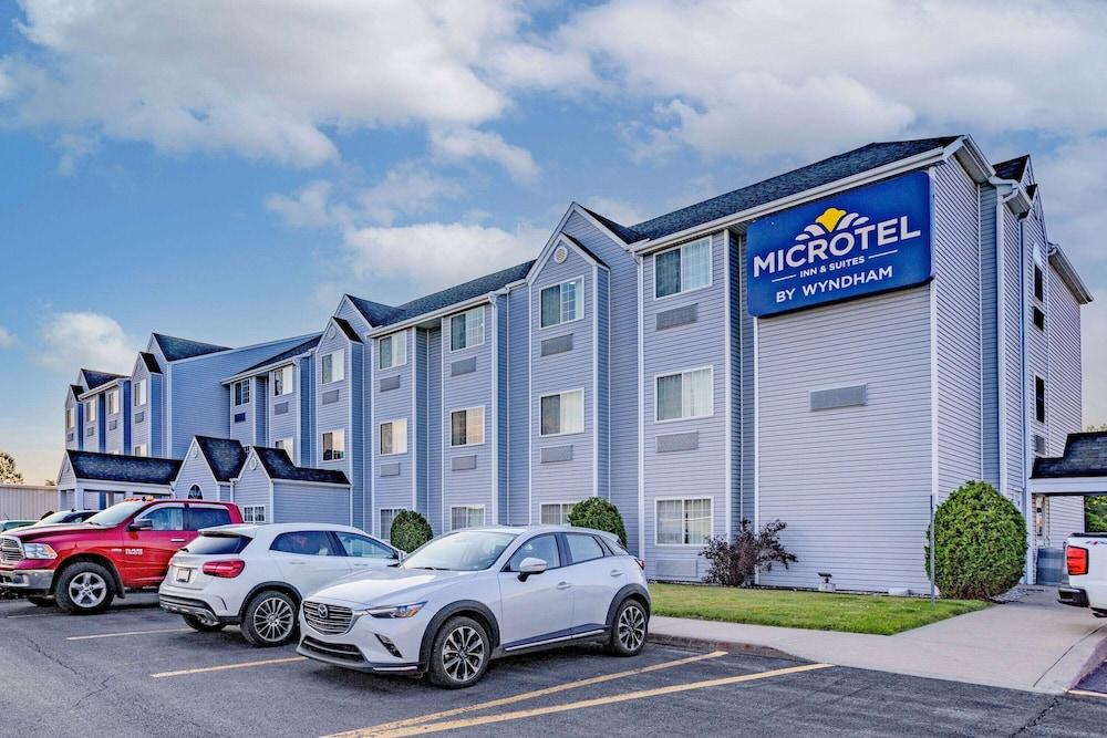 Microtel Inn & Suites by Wyndham Plattsburgh — hotel in Plattsburgh