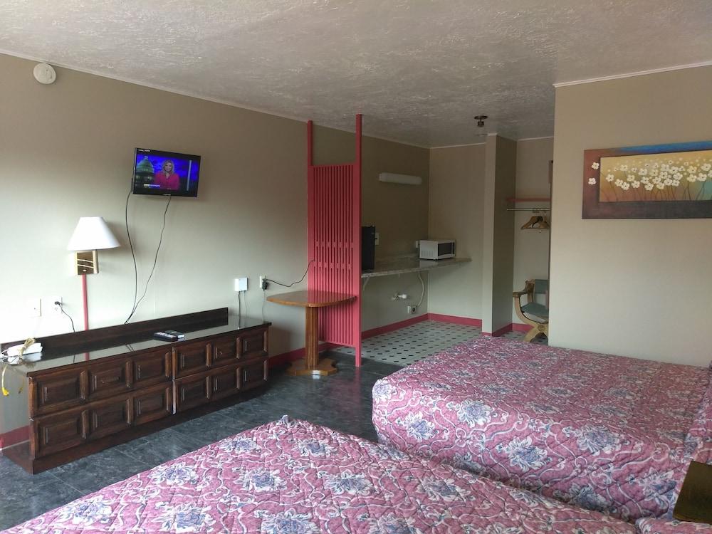 Longview Inn photo 3