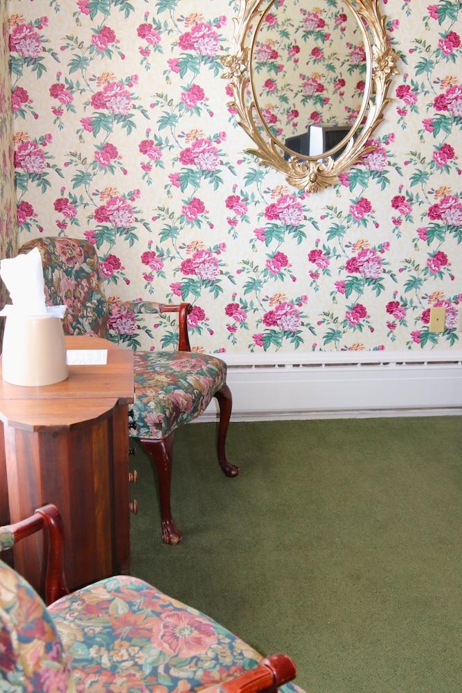 Inn on Mackinac photo 23