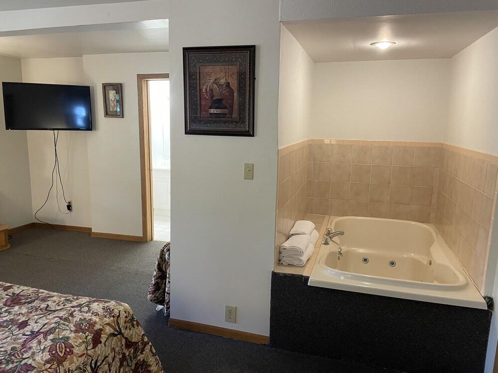 Lakeside Motel photo 29