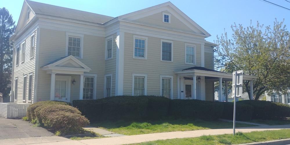 Delamater Inn photo 32
