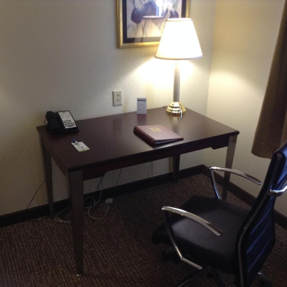 Comfort Inn & Suites Ft. Jackson Maingate photo 25