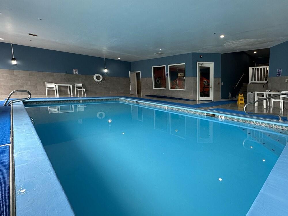 BayVue Hotel, Resort and Suites photo 11