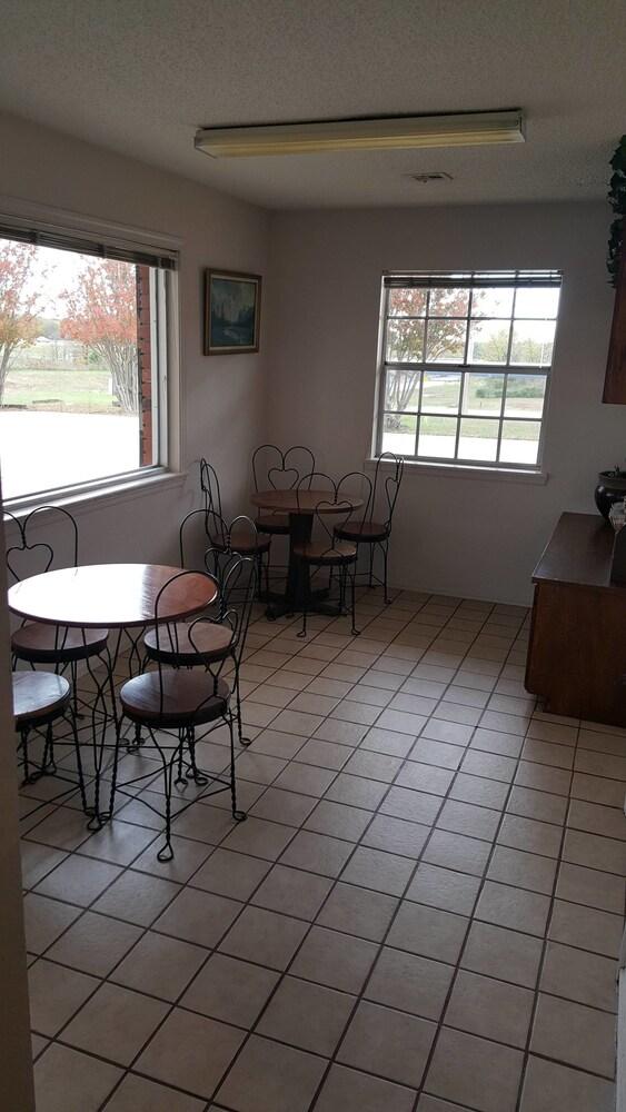 Lake Eufaula Inn photo 22