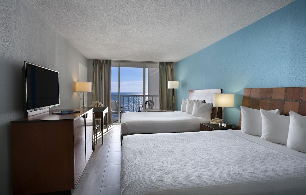 Crown Reef Beach Resort and Waterpark photo 37