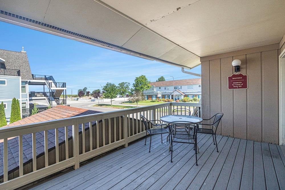 Ludington Pier House photo 29