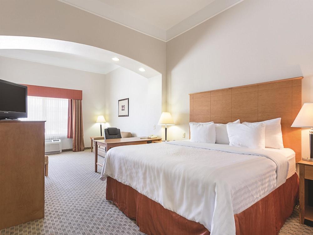 Baymont by Wyndham Brenham photo 5