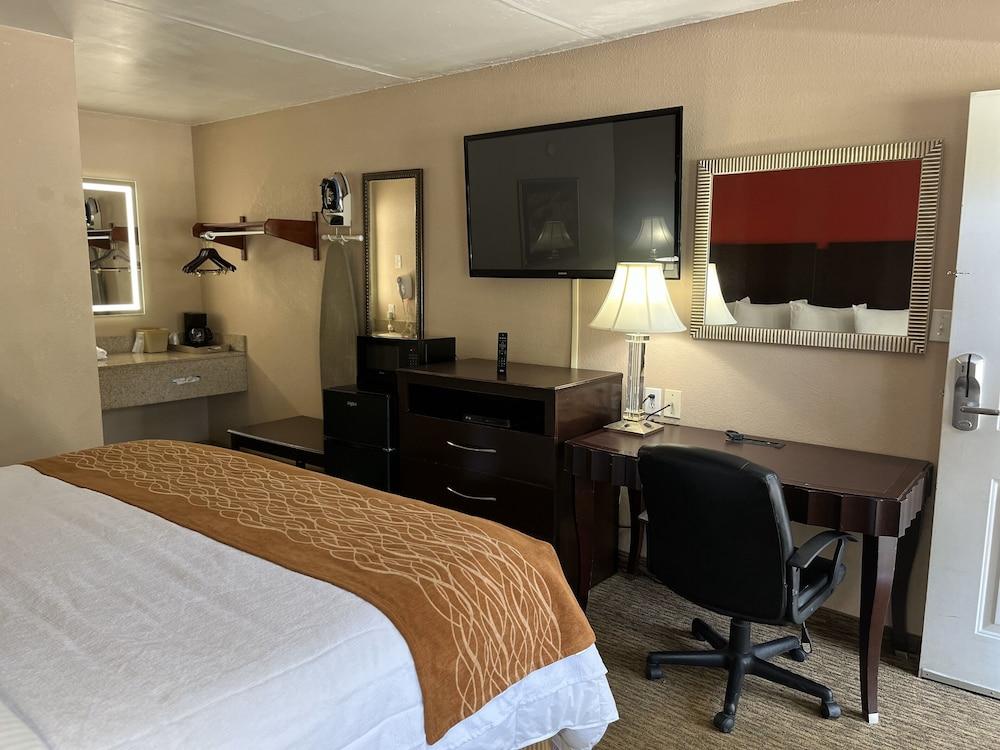 Pine Tree Inn photo 29